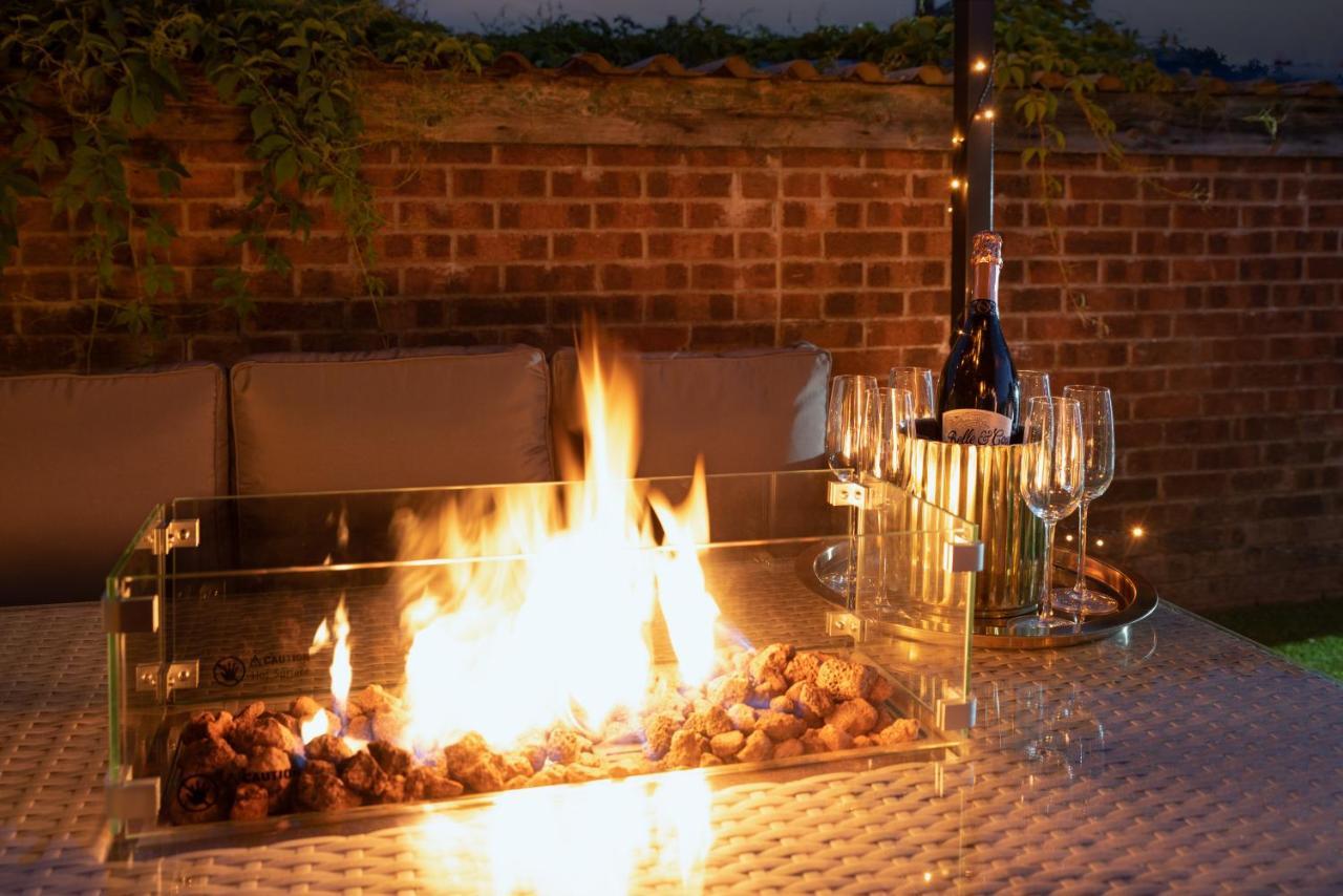 Exquisite Cardiff Apartments- With Garden Lounge & Games Room Eksteriør billede