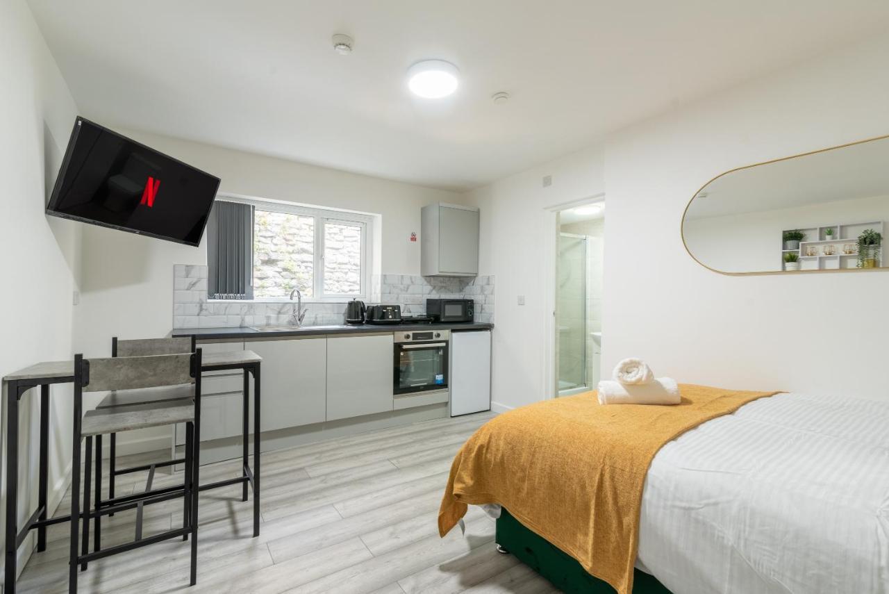 Exquisite Cardiff Apartments- With Garden Lounge & Games Room Eksteriør billede