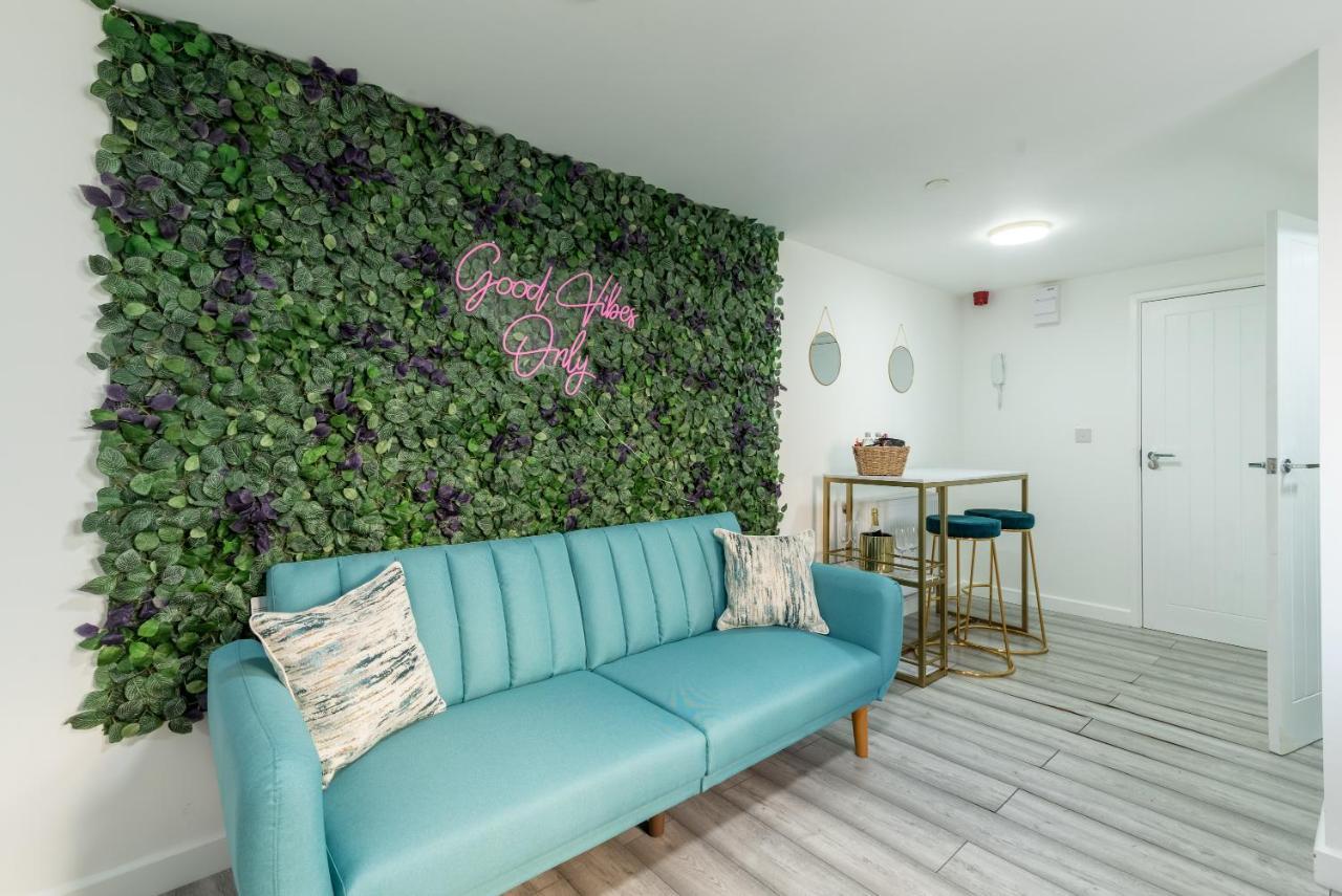 Exquisite Cardiff Apartments- With Garden Lounge & Games Room Eksteriør billede